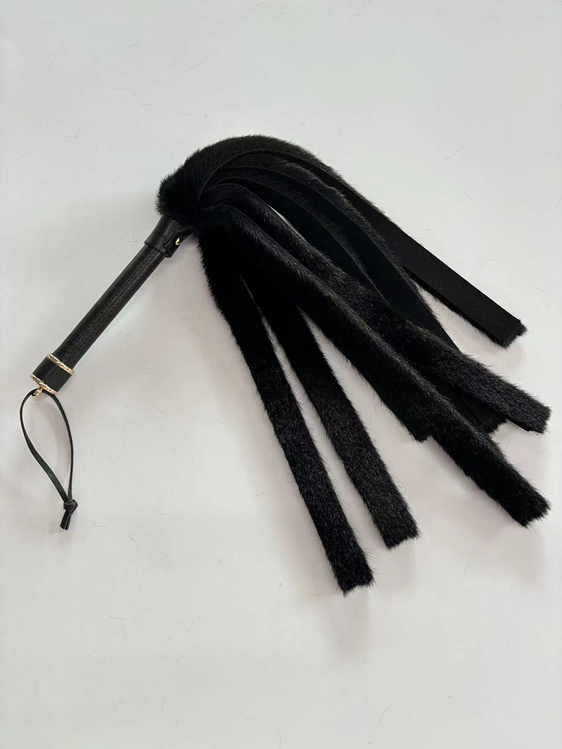 rabbit fur flogger.pic